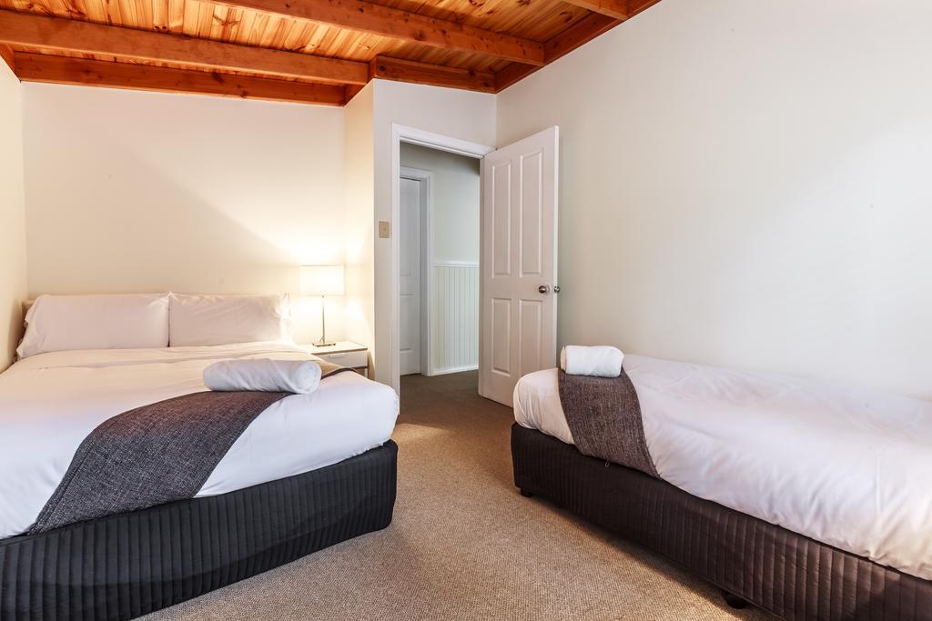 The Cottages At Hepburn Springs Room photo
