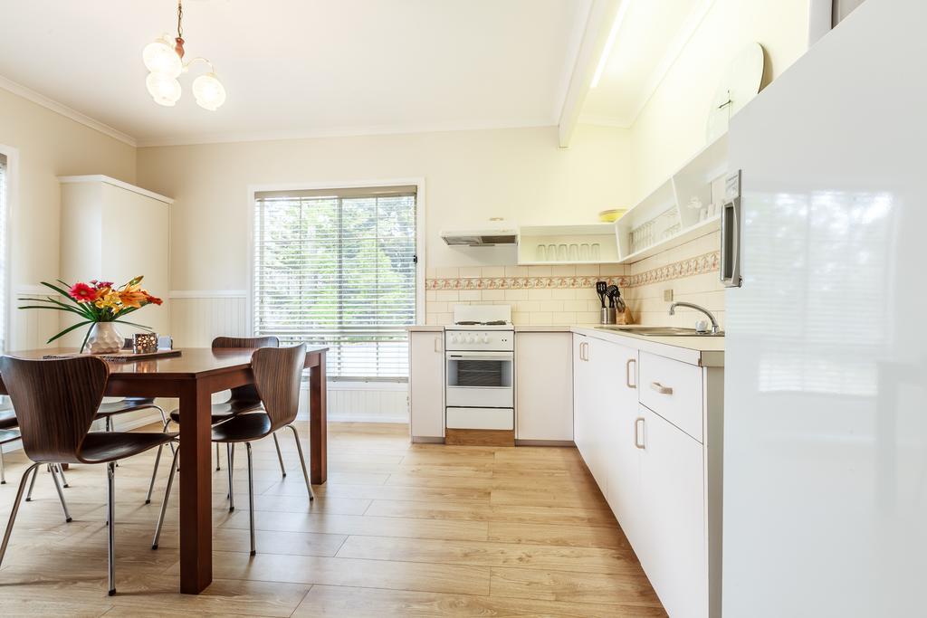 The Cottages At Hepburn Springs Room photo