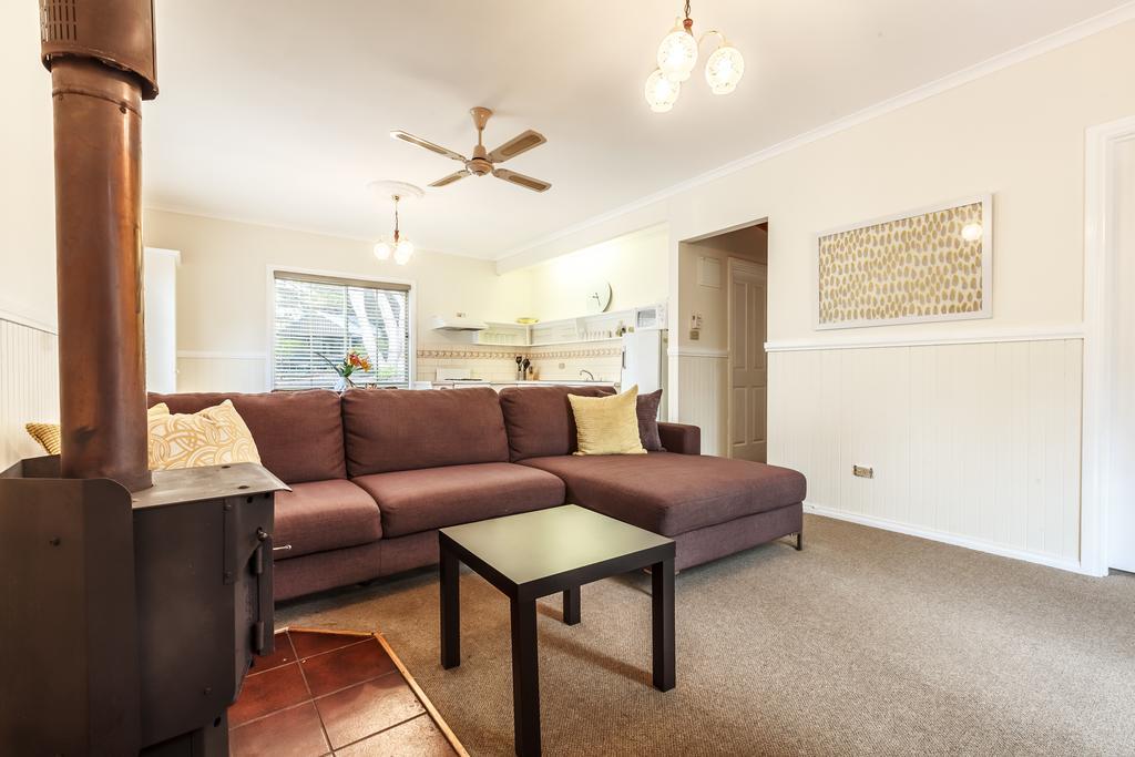 The Cottages At Hepburn Springs Room photo