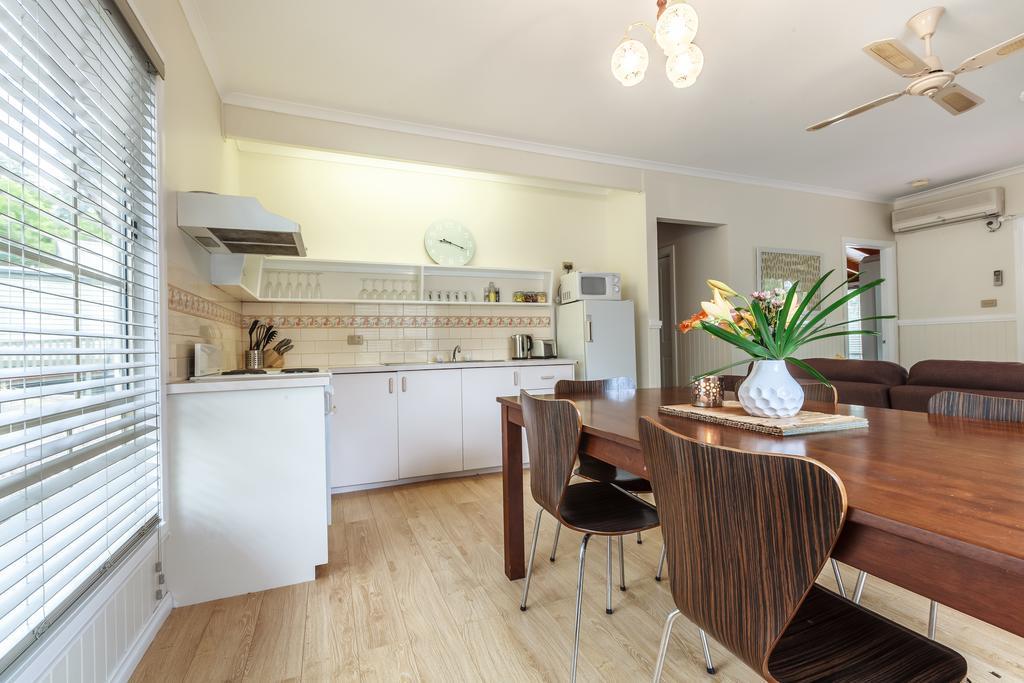 The Cottages At Hepburn Springs Room photo