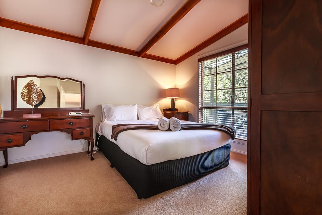 The Cottages At Hepburn Springs Room photo
