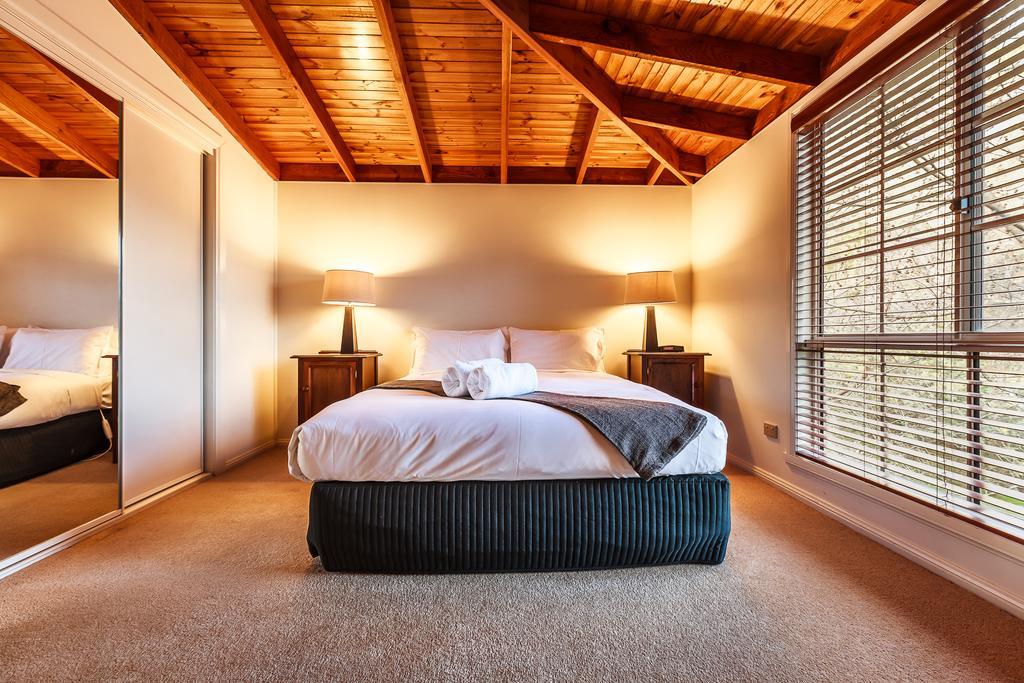 The Cottages At Hepburn Springs Room photo