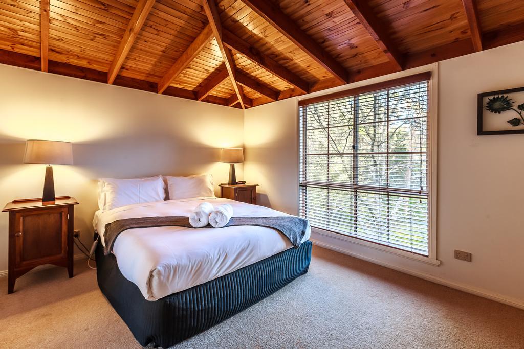 The Cottages At Hepburn Springs Room photo