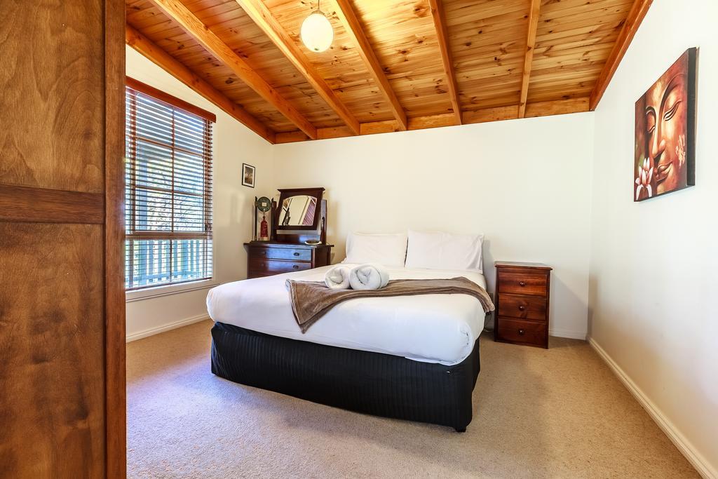 The Cottages At Hepburn Springs Room photo