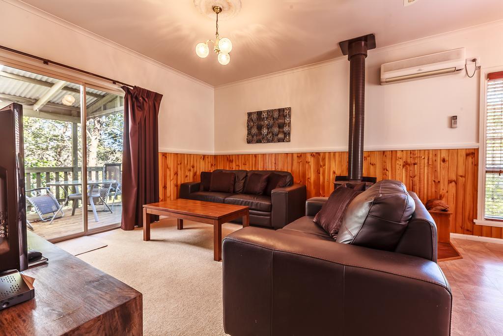 The Cottages At Hepburn Springs Room photo